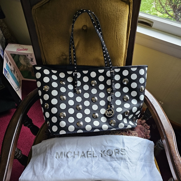 New-MK JetSet Studded Tote 🖤🤍 - Picture 7 of 16